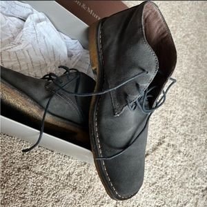 Johnstone & Murphy almost new shoes with box